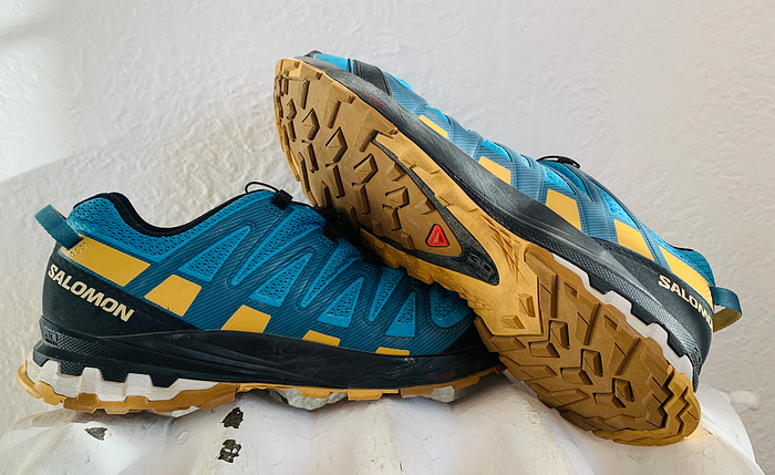 Походные кроcсовки. Источник: Medium